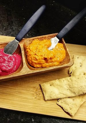 Una foto de Dips o mayonesas de Remolacha y zanahoria