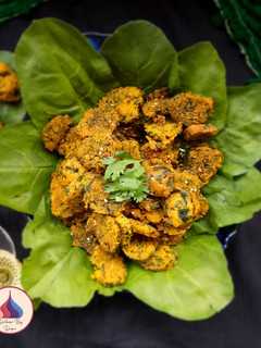 પાલક મુઠીયા (Spinach Muthia recipe in Gujarati) રેસીપી મુખ્ય ફોટો