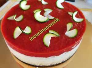 Foto di Cheesecake salata alle zucchine con gele'di pomodoro