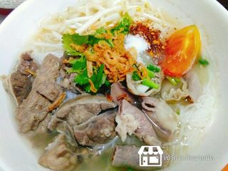ขนมจีนเครื่องในหมู (ข้าวปุ้นน้ำใส้)