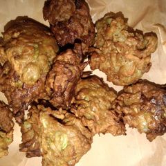 A picture of Dudhi ke pakore.