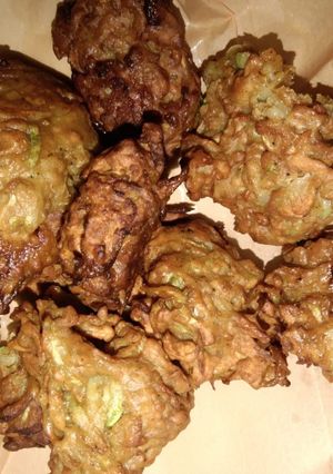 A picture of Dudhi ke pakore.