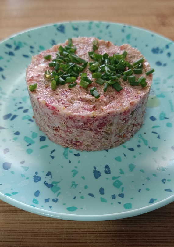 Una foto de Tartar de fuet