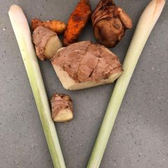 A picture of Turmeric chicken.