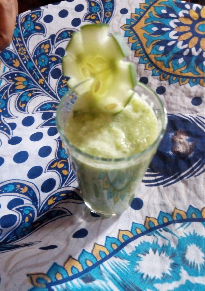 A picture of Cucumber and ginger smoothie.