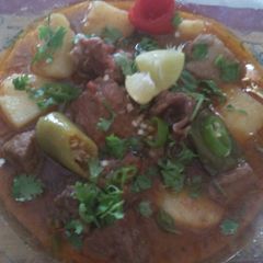 A picture of Alloo gosht.