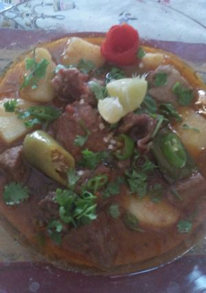 A picture of Alloo gosht.