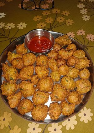 A picture of Gotamix (bhajis).