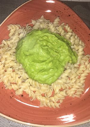 Una foto de Fideos con palta