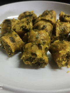 ડુંગર ની ભાજી ના મુઠીયા(dungri bhaji muthiya recipe in Gujarati) રેસીપી મુખ્ય ફોટો