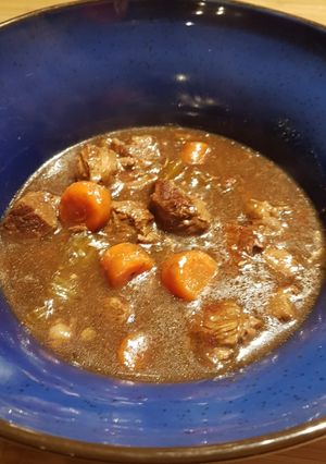 Una foto de Guisado de res con cerveza Stout bajo en carbohidratos