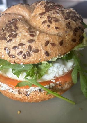Lazacos, tojásos reggeli szendvics 😋🥪 recept fotója