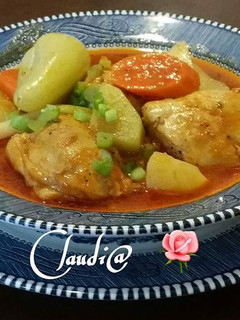 Una foto de Pollo en jugo de verduras🌹