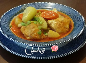 Una foto de Pollo en jugo de verduras🌹