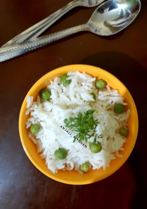 मटार भात (Matar bhat recipe in marathi) रेसिपी चे मुख्य फोटो 