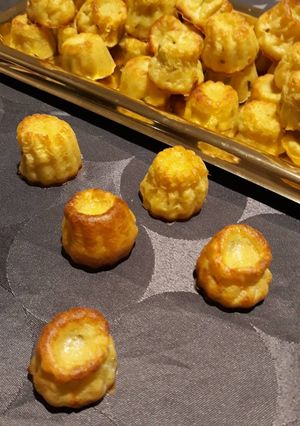 Une photo de Mini Cannelés courgette et curry