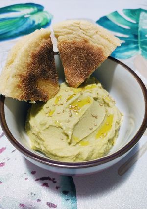 Una foto de Hummus de aguacate 👌🏽