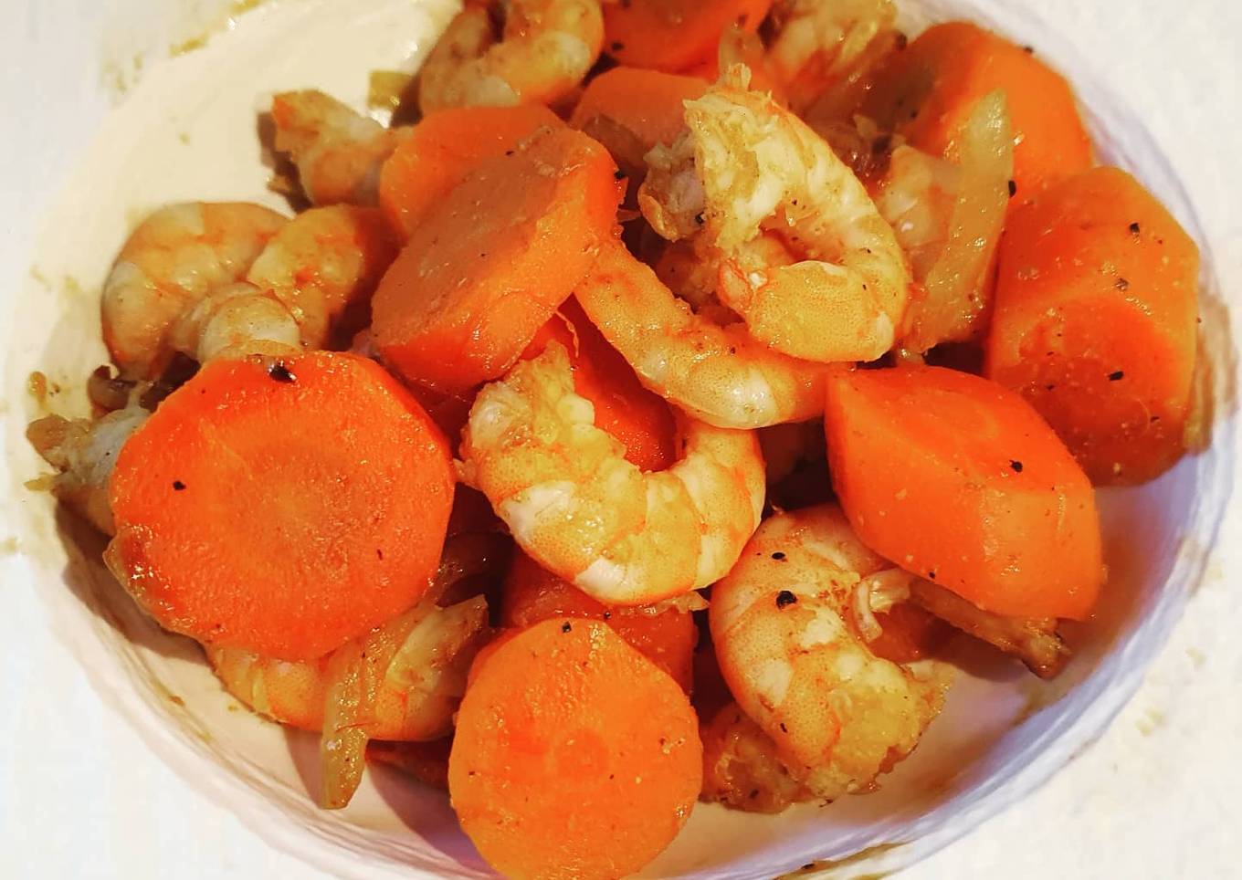 Poêlée carottes crevettes