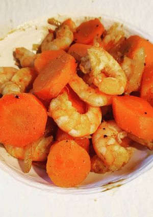 Une photo de Poêlée carottes crevettes