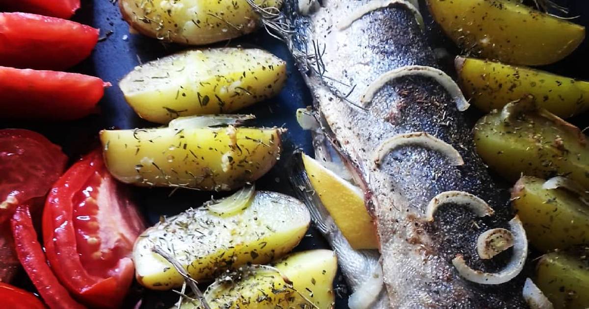 Рыбу горбушу в духовке с картошкой