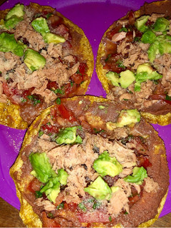 Una foto de Tortillas tostadas arregladas