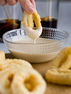 Una foto de Calamares en tempura con mayonesa de wasabi
