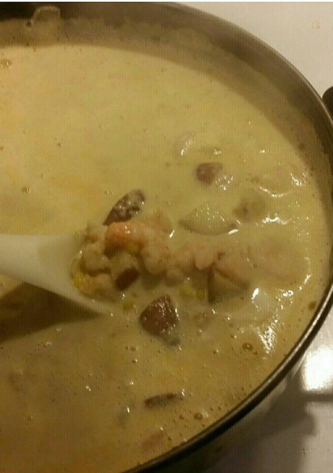 A picture of Shrimp and Corn Chowder.