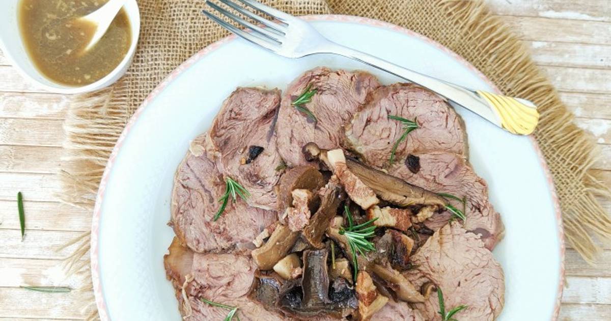 Ricetta Arrosto di vitella con funghi porcini e guanciale di Paola