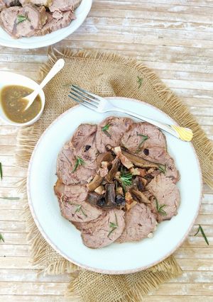 Foto di Arrosto di vitella con funghi porcini e guanciale