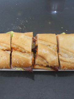 Una foto de Bocadillo de jamón cocido y lechuga