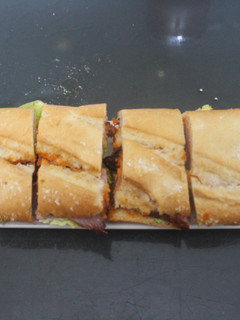Una foto de Bocadillo de jamón cocido y lechuga