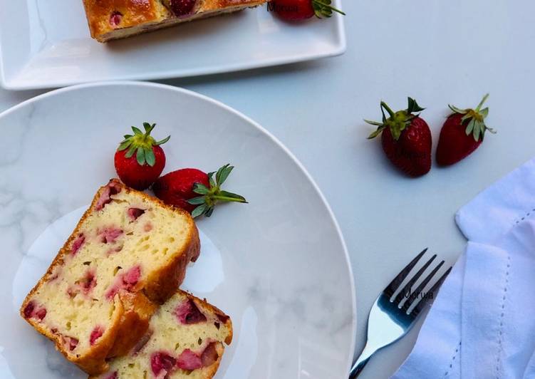 Recipe: Yummy Strawberry loaf cake