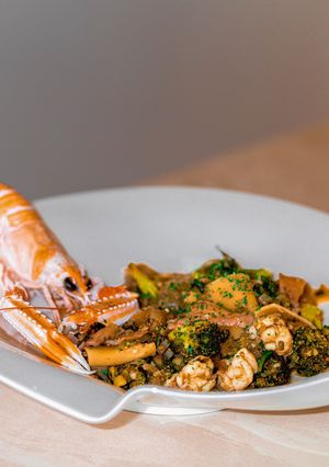 Foto di Paccheri con Scampi, Salmone, Pomodori e Broccoli