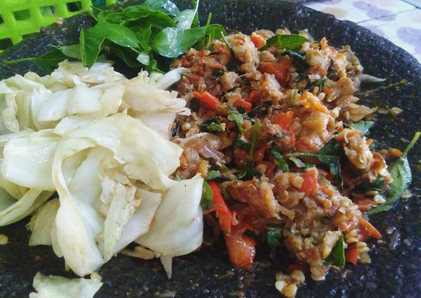 Sambal tempe kemangi less minyak dn kol goreng no minyak