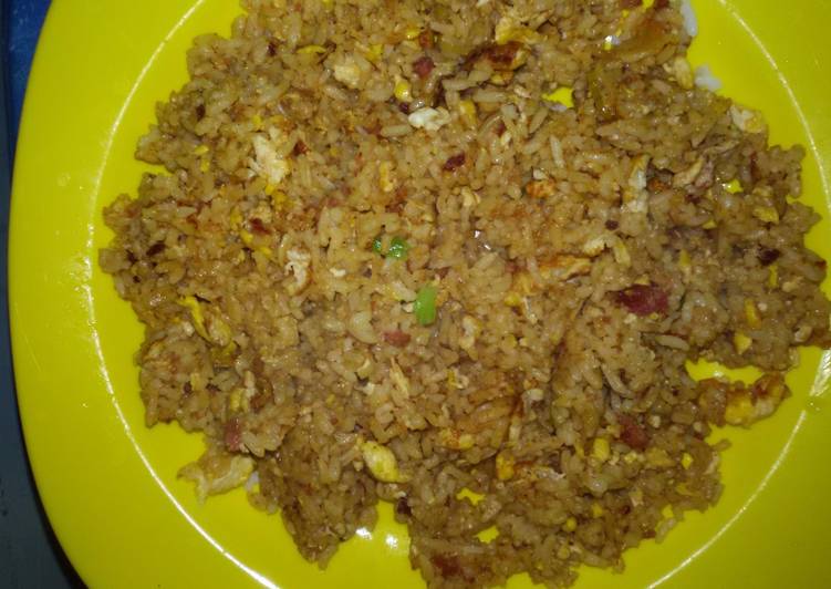 Resep Nasi goreng kornet telur oleh shianida - Cookpad