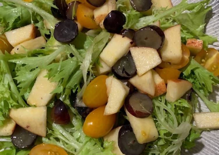 Langkah Mudah Menyiapkan Mediteranian Fruit &amp; Veggies Salad Enak
