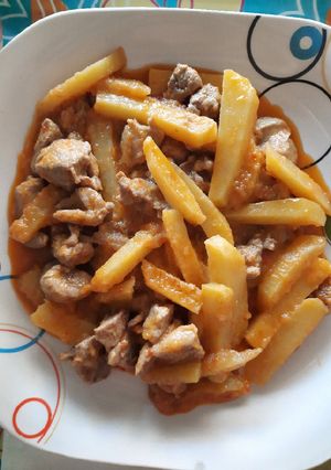 Foto principal de Pavo en salsa con patatas
