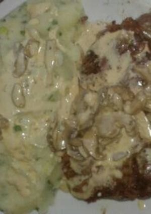 Una foto de Lomo al champiñón con puré gurmet