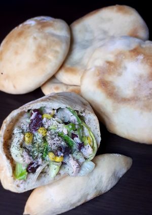 Tonhalsalátával töltött házi pita recept fotója
