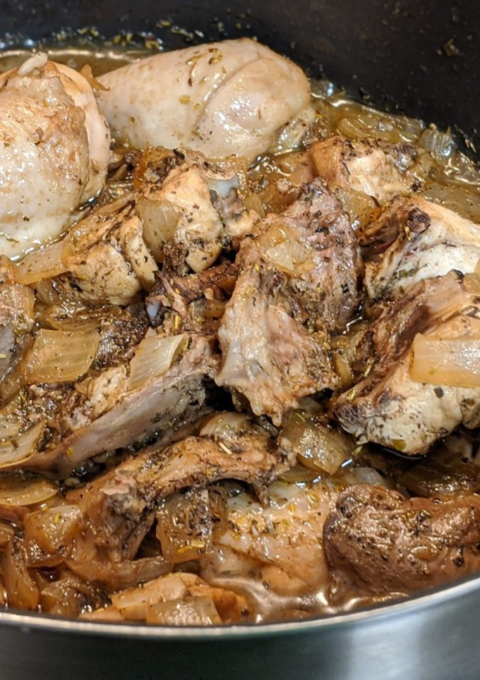 Una foto de Pollo y conejo a la cerveza