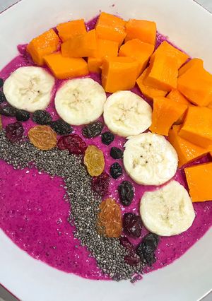 Foto resep Dragon Fruit Banana Smoothie Bowl