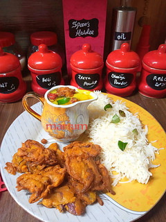 A picture of Karhi pakora.