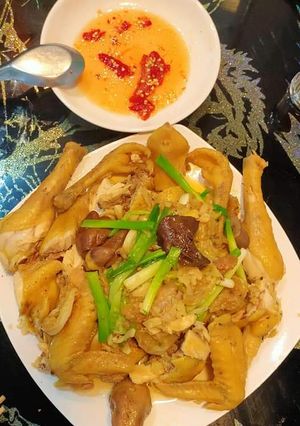 Hình của món Gà Hấp Bia.
