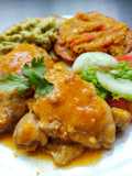 Pollo en salsa de uchuvas con vino blanco