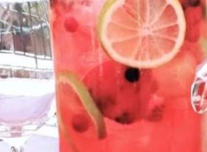 Foto de Sangria de Champanhe com Frutos Vermelhos