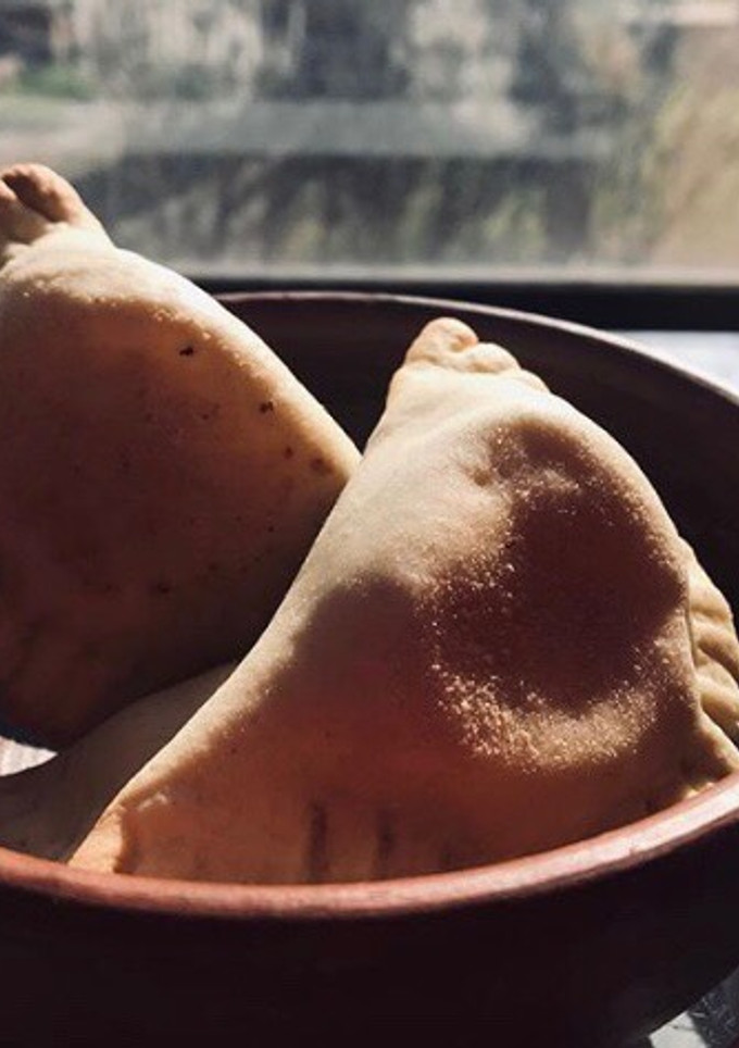 Una foto de Empanadas dulces de pera, amor y manzanas 👩🏻‍🌾