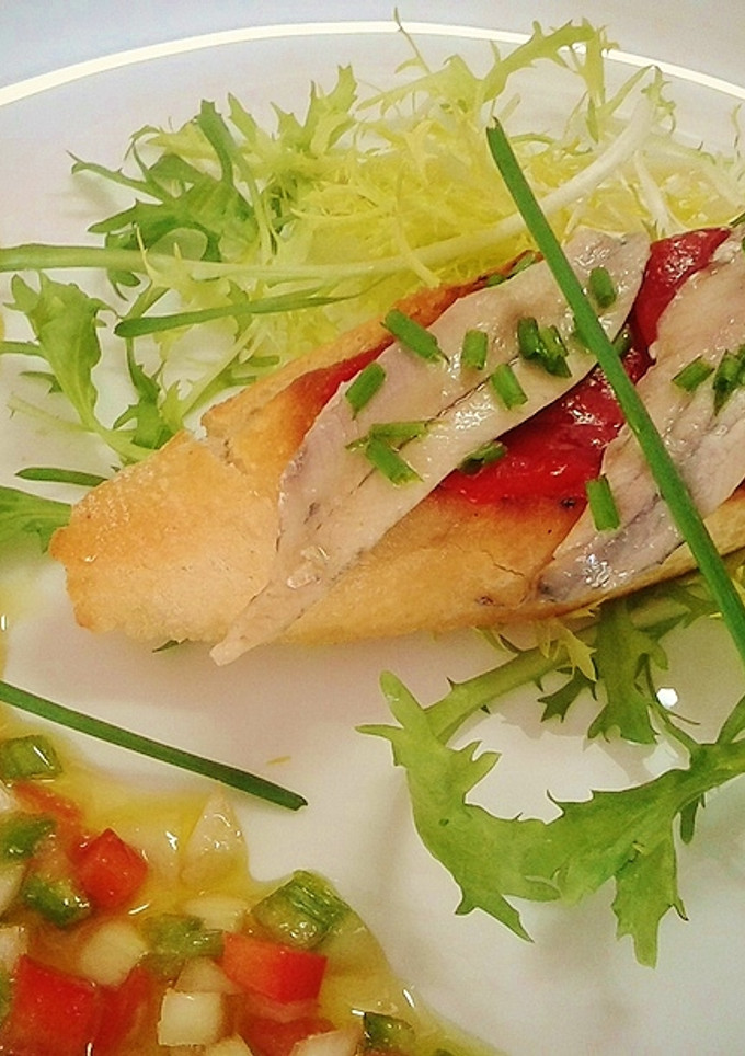 Una foto de Pincho de boquerones en vinagre