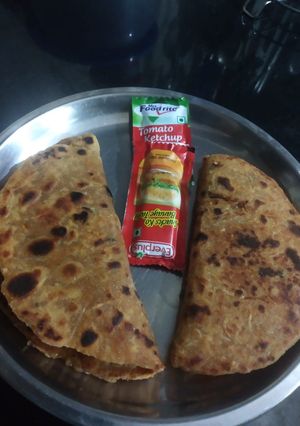 पटेटो टमैटो थेपला (Potato tomato thepla recipe in Hindi) रेसिपी मुख्य फोटो