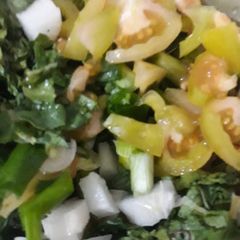 A picture of Green Tomato Raddish Salad.