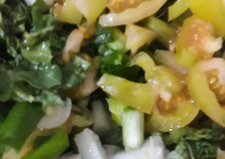Steps to Make Award-winning Green Tomato Raddish Salad